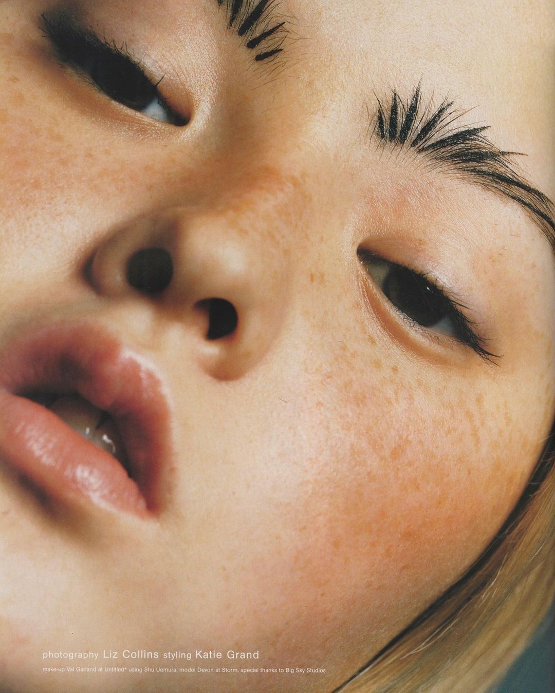 realistic sculpture of a squash
